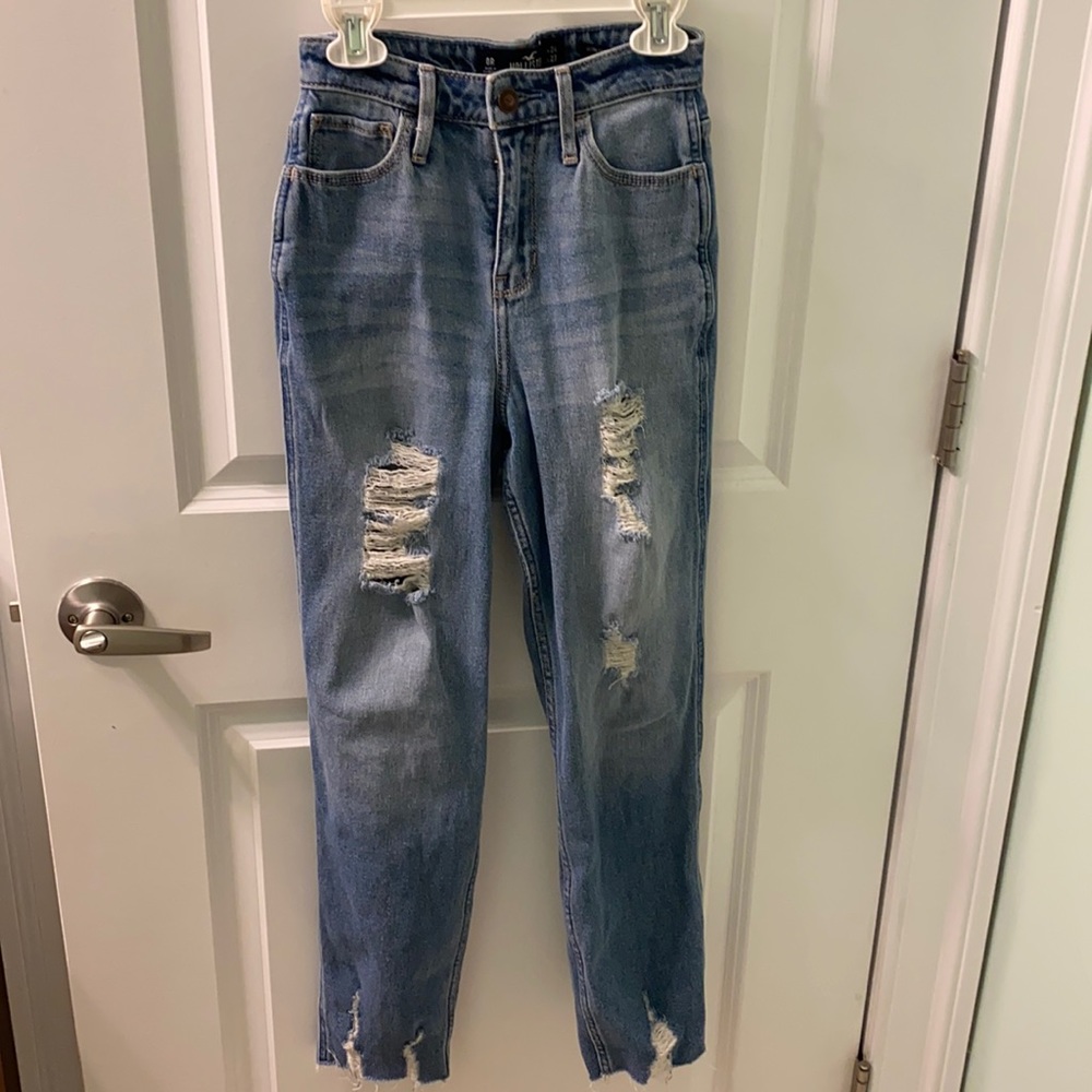 Hollister Ultra High rise mom jeans. Size 0 Regular